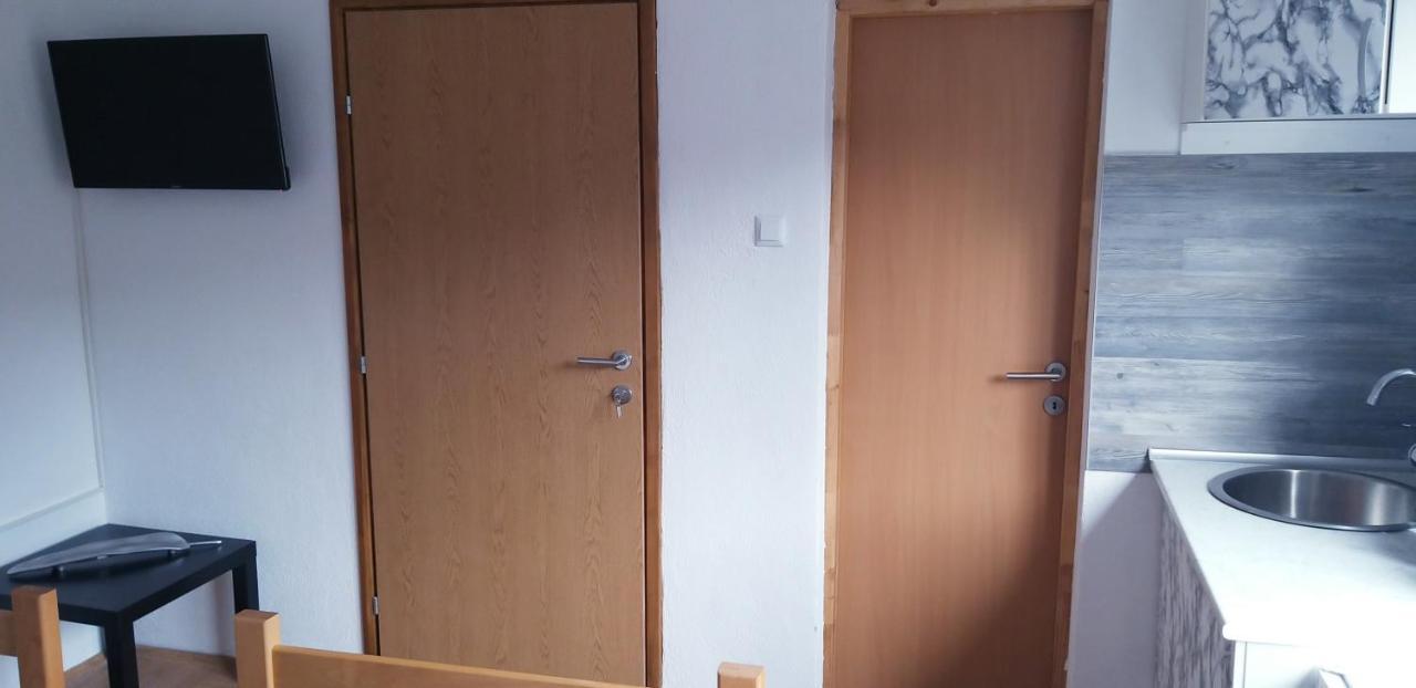 Studio Apartman Sajra Kulen Vakuf Kültér fotó
