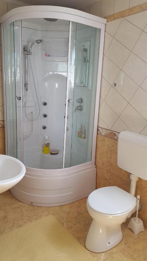 Studio Apartman Sajra Kulen Vakuf Kültér fotó