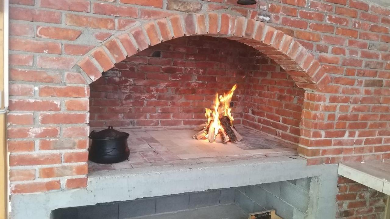 Studio Apartman Sajra Kulen Vakuf Kültér fotó